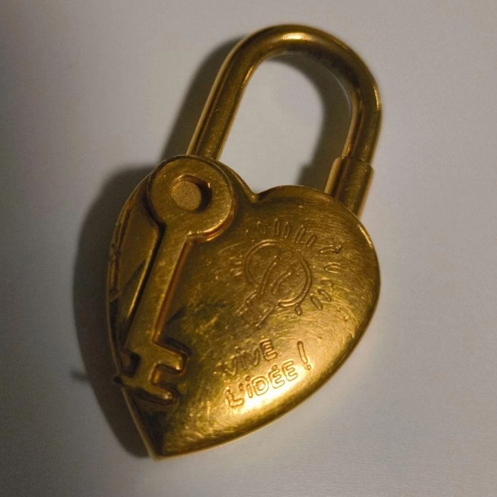 HERMES Cadena Padlock Charm La Fantaisie Heart 2004 Keychain Bag Charm Gold VTG - Picture 3 of 5